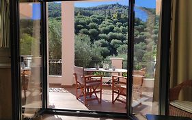 Donatos Apartments & Studios